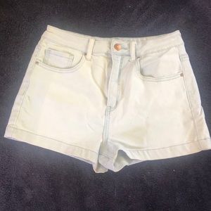 Cute light wash jean short shorts!  Great stretch!